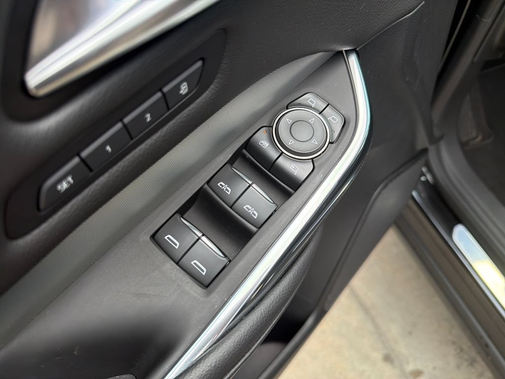 Used 2023 Cadillac XT4 Premium Luxury w/ Technology Package FWD image 11