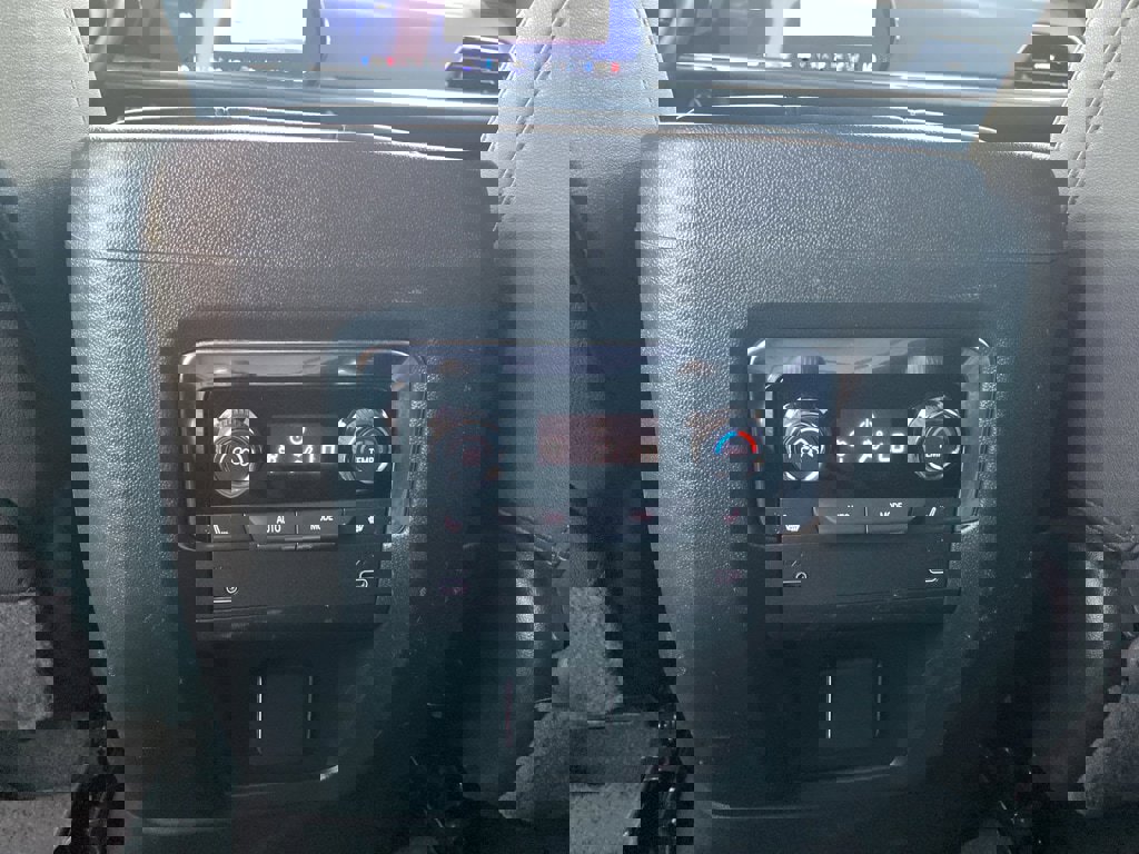 Used 2025 Chevrolet Suburban Premier image 30