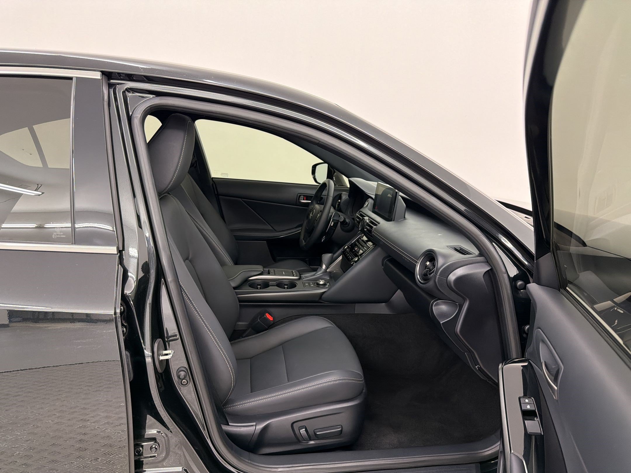 Certified 2024 Lexus IS 350 F Sport RWD image 30