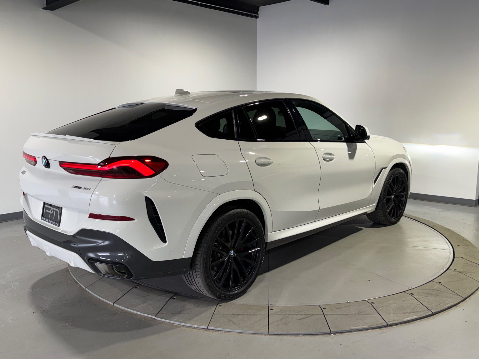 Used 2023 BMW X6 xDrive40i w/ M Sport Package AWD/4WD image 13