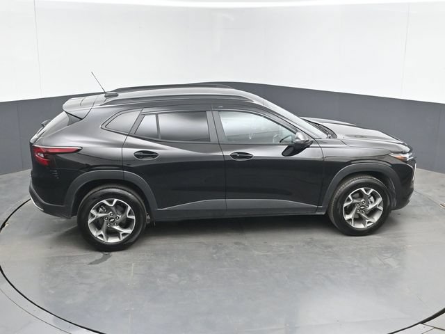 Used 2026 Chevrolet Trax LT w/ Driver Confidence Package FWD image 39
