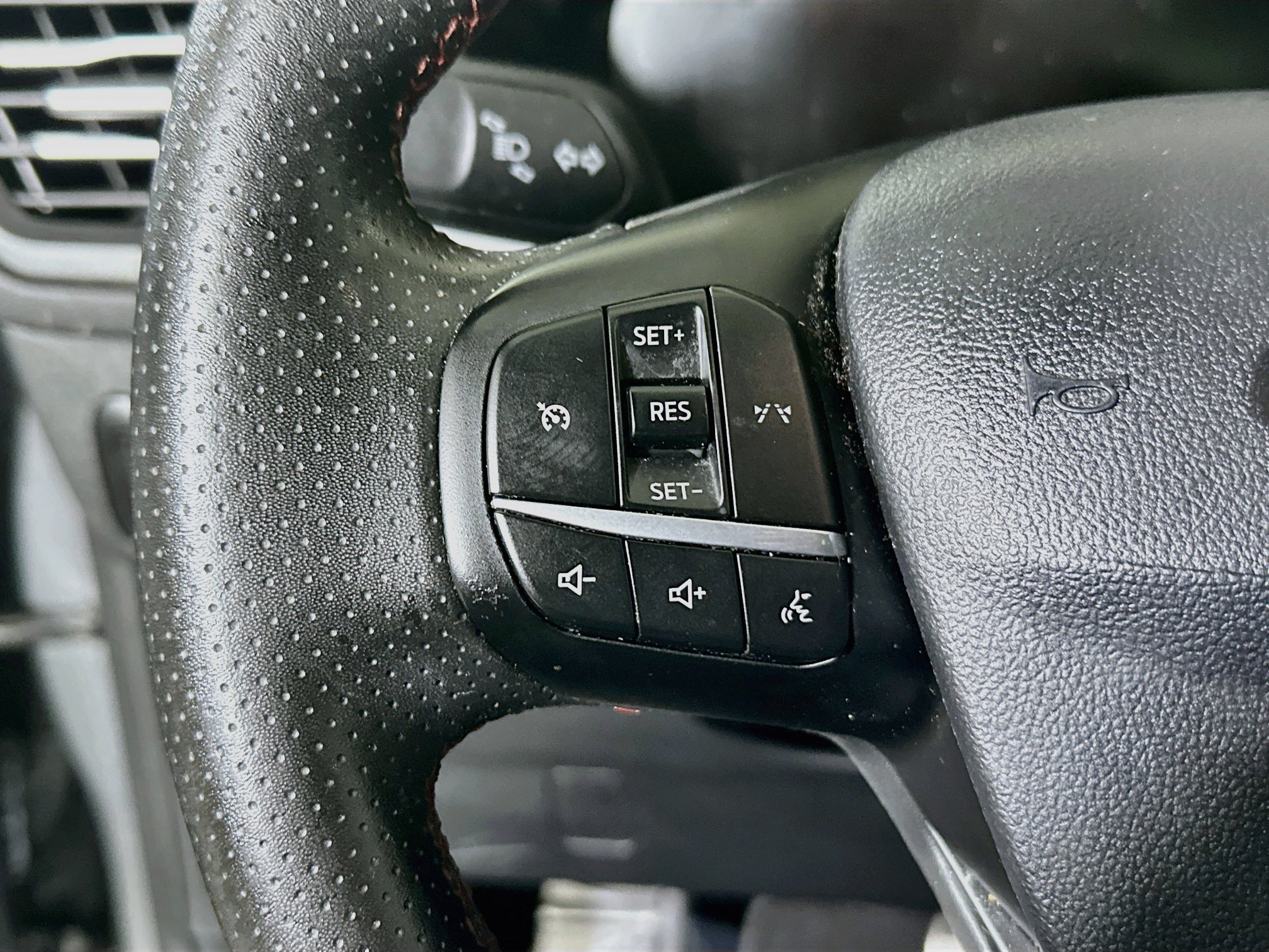 Used 2024 Ford Escape ST-Line FWD image 16