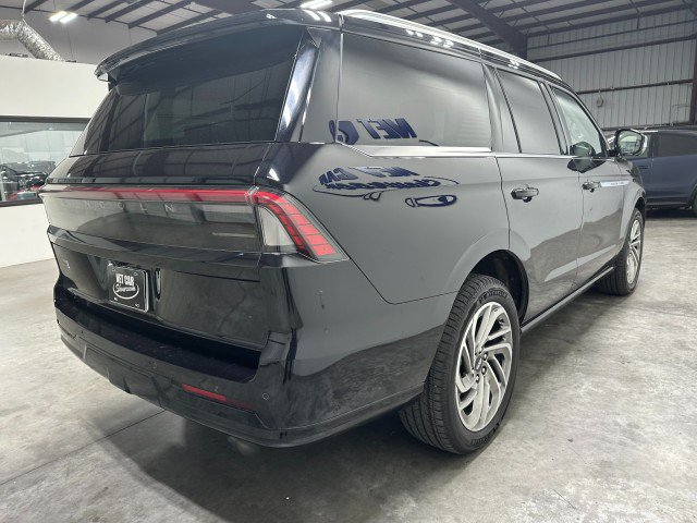 Used 2025 Lincoln Navigator Reserve AWD/4WD image 15