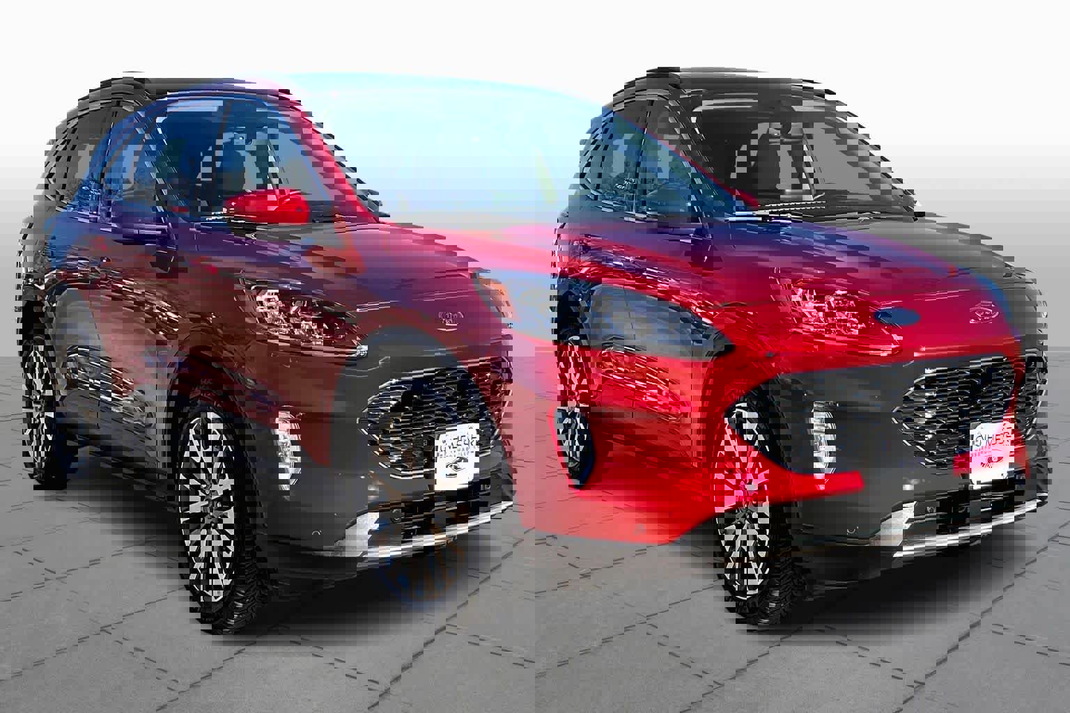 Used 2020 Ford Escape Titanium image 2