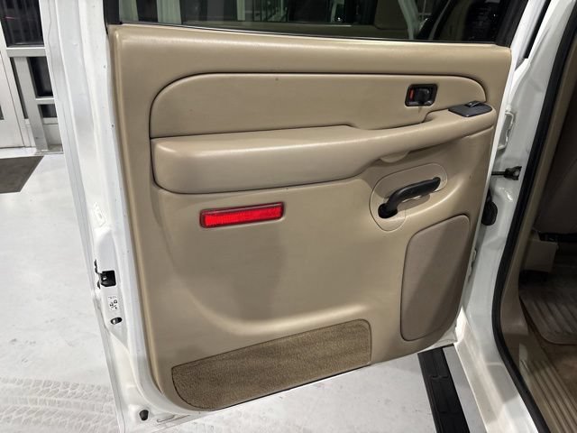Used 2004 GMC Sierra 2500 SLT w/ Heavy-Duty Power Package AWD/4WD image 16
