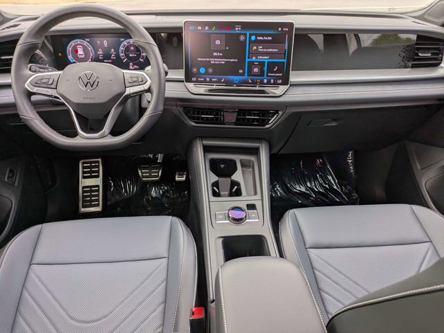 New 2026 Volkswagen Tiguan SE R-Line FWD image 16