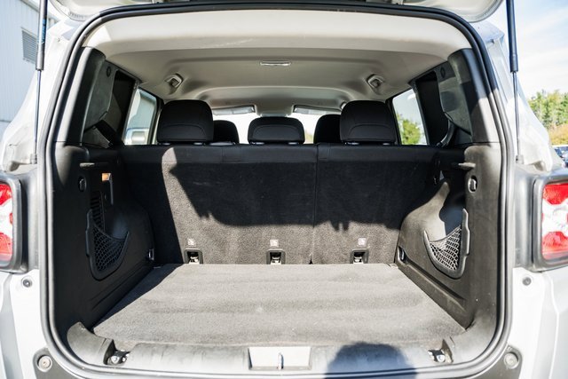 Used 2020 Jeep Renegade Latitude w/ UConnect 8.4 Nav Group image 18