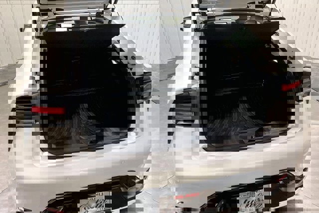 Used 2025 Toyota Prius XLE image 39