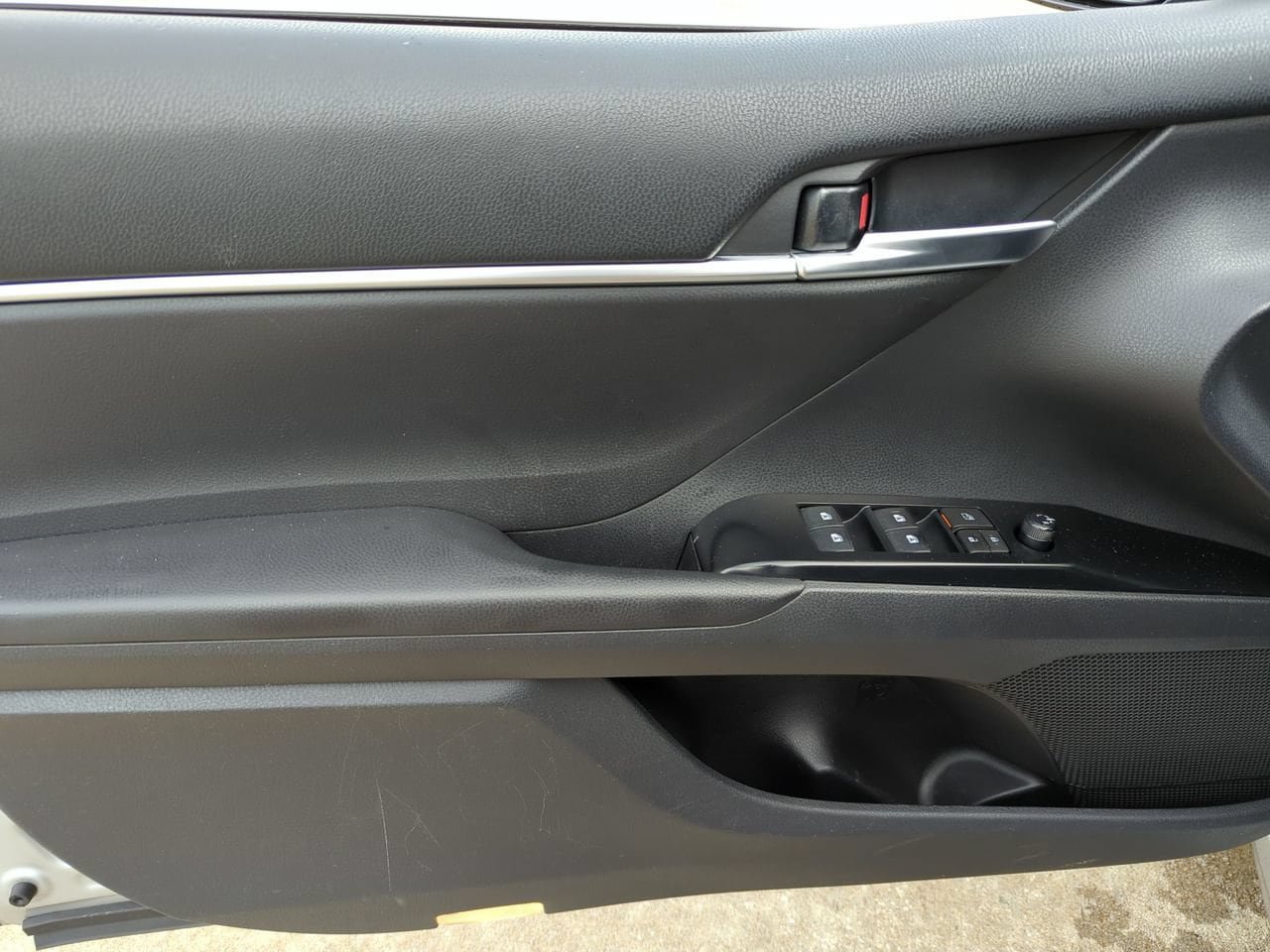 Used 2018 Toyota Camry SE FWD image 18