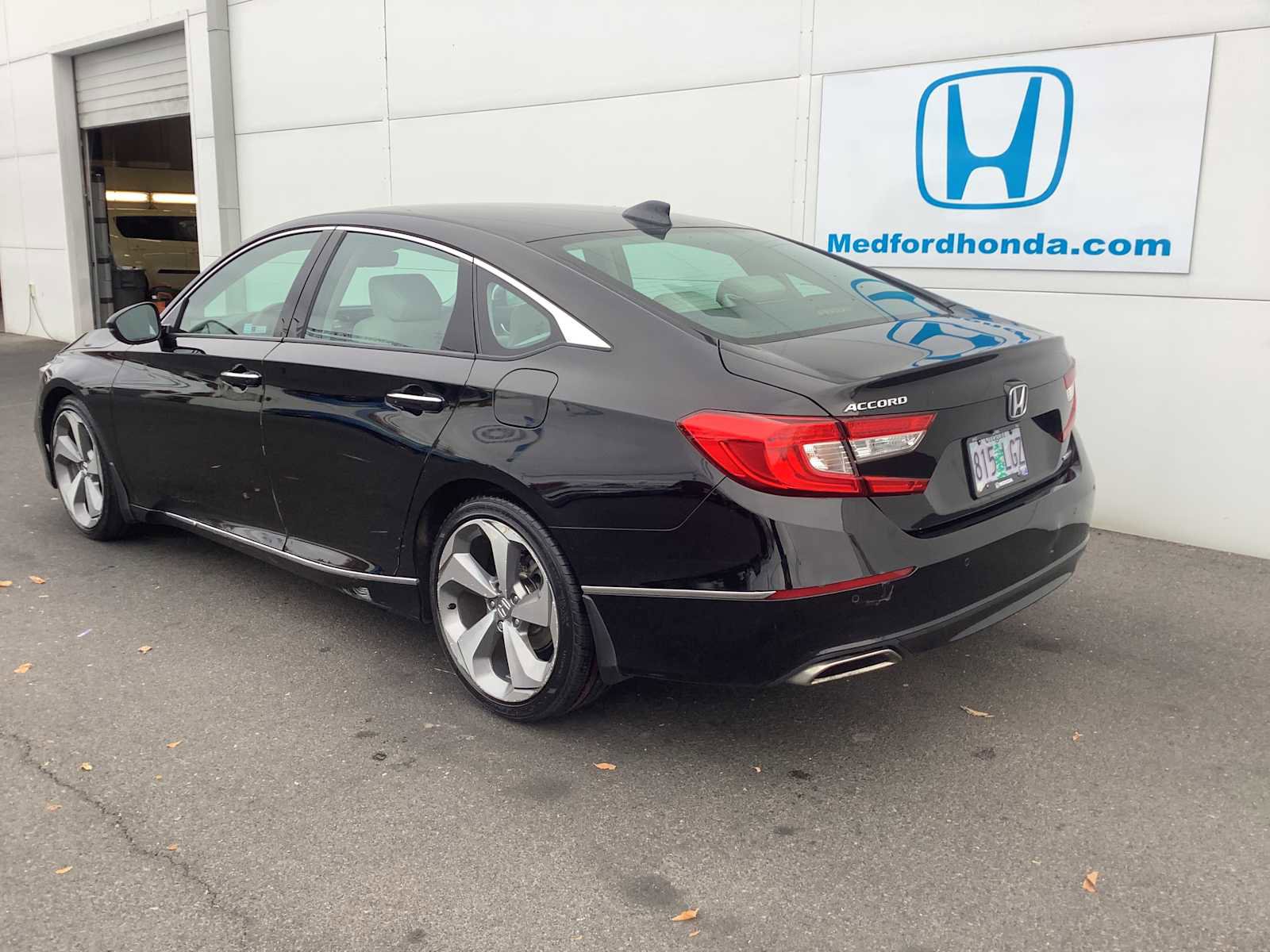 Certified 2018 Honda Accord Touring image 4