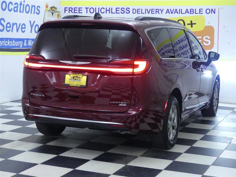 Used 2023 Chrysler Pacifica Limited AWD/4WD image 7