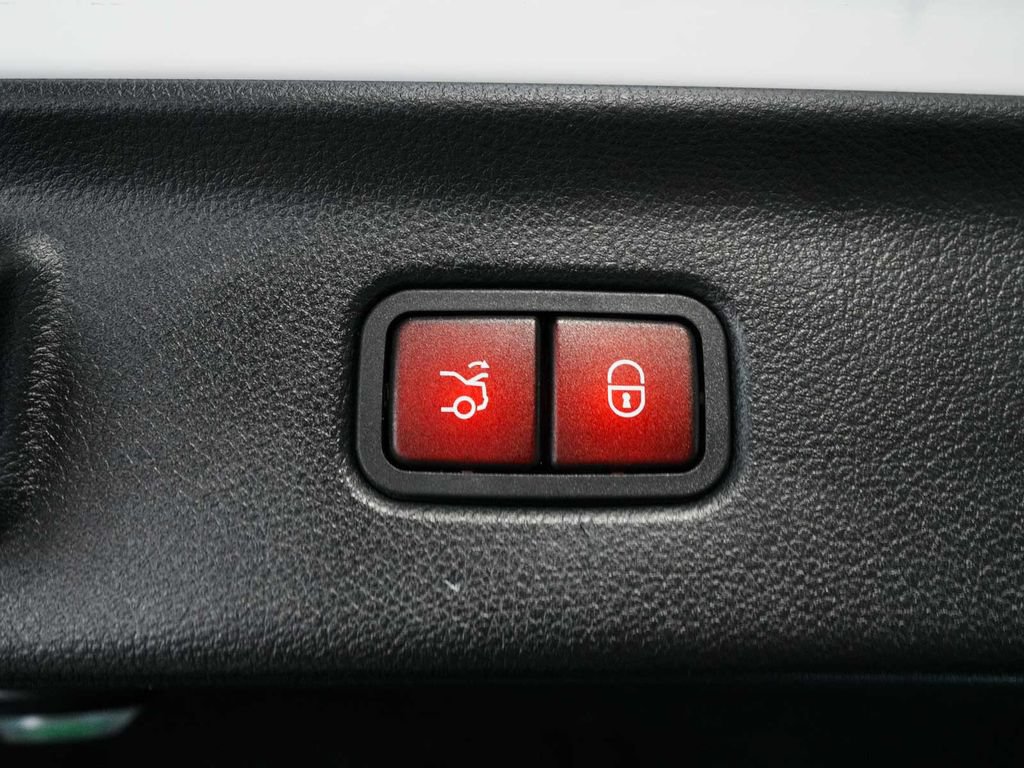 Used 2023 Mercedes-Benz S 500 4MATIC w/ AMG Line image 38