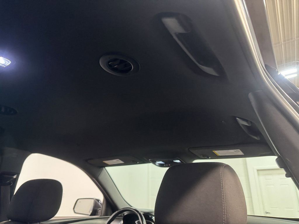 Used 2023 Chevrolet Traverse LT image 75