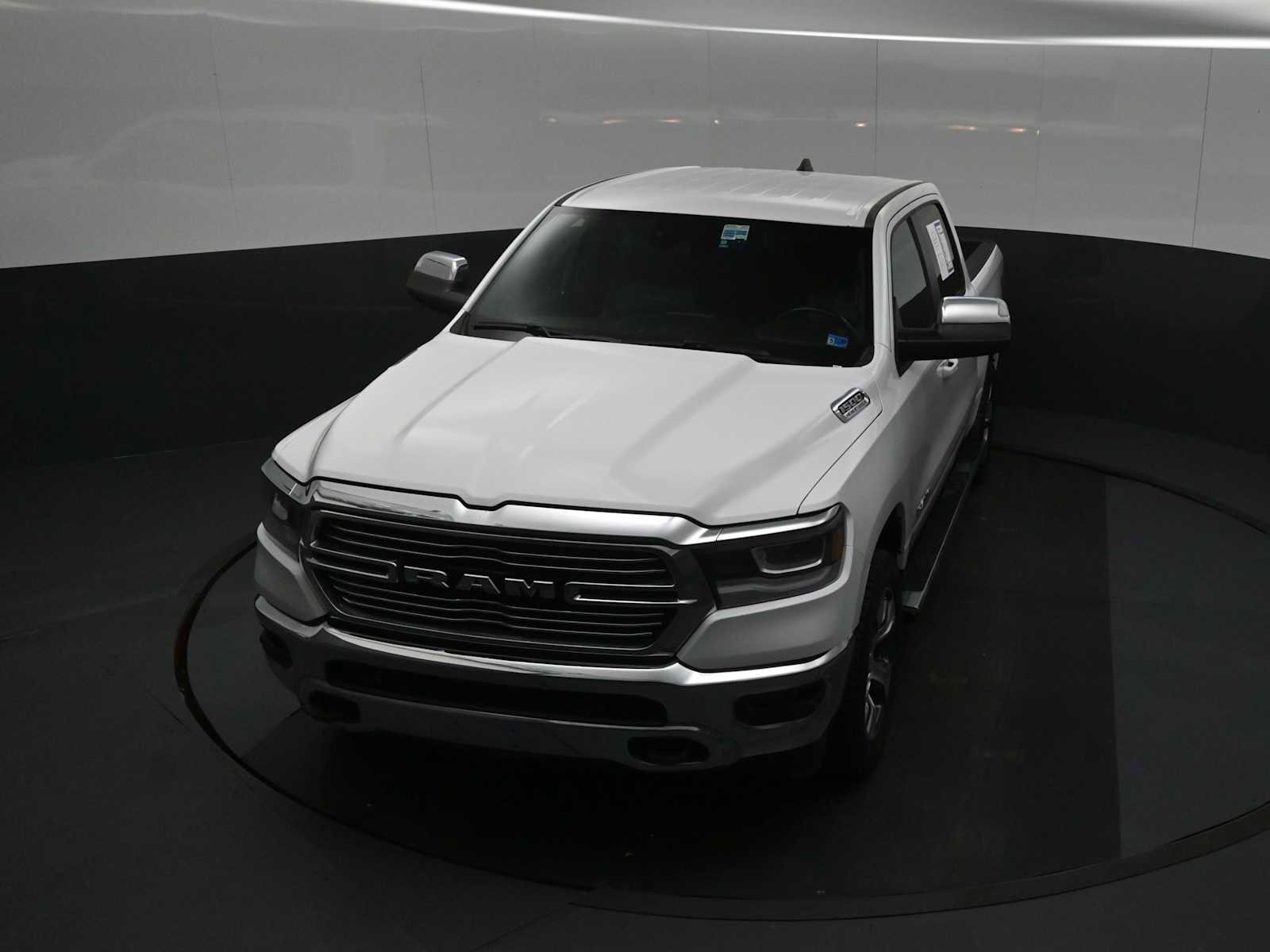 Used 2024 RAM 1500 Laramie AWD/4WD image 12