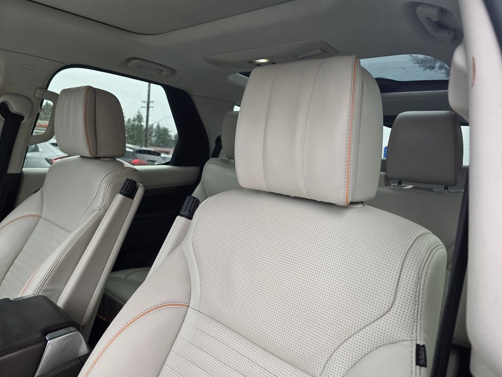 Used 2018 Land Rover Discovery HSE Luxury image 25