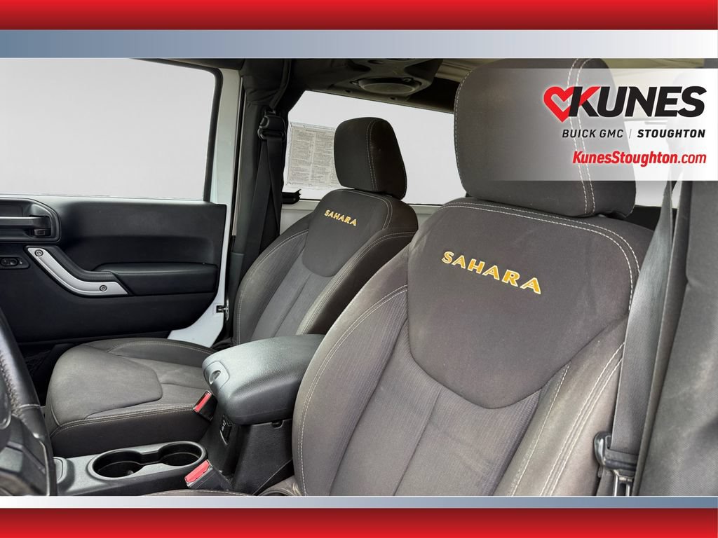 Used 2013 Jeep Wrangler Sahara w/ Dual Top Group AWD/4WD image 20