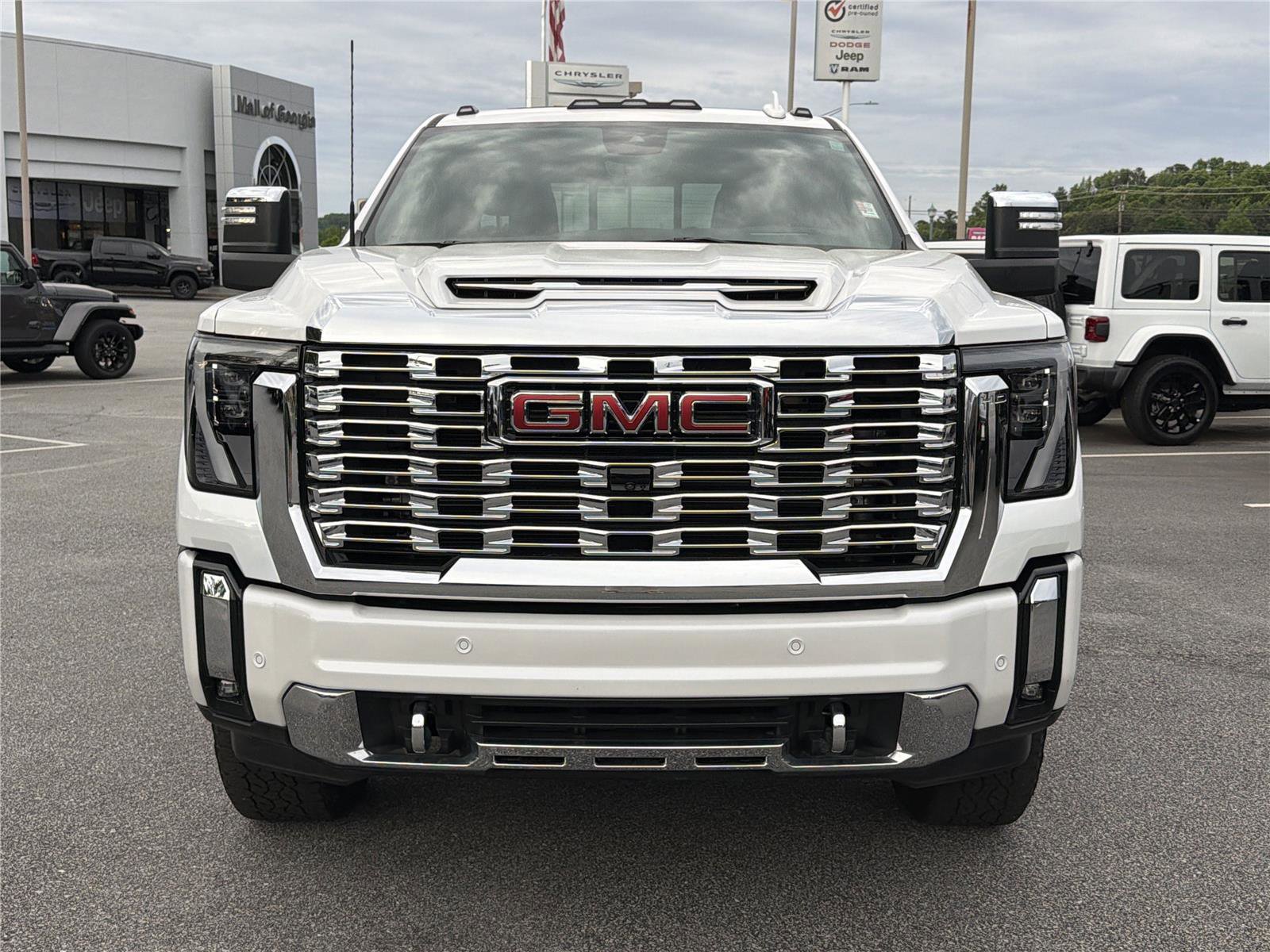 Used 2024 GMC Sierra 2500 Denali w/ Denali Reserve Package AWD/4WD image 3