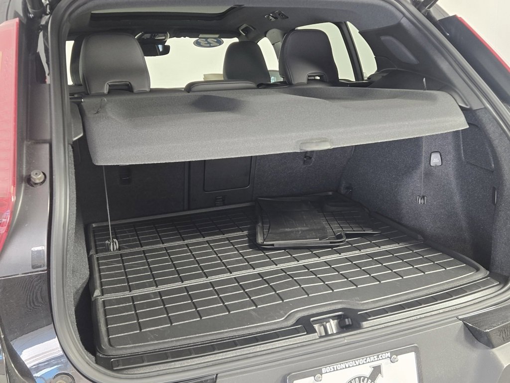 Certified 2023 Volvo XC40 B5 Ultimate w/ Climate Package image 7
