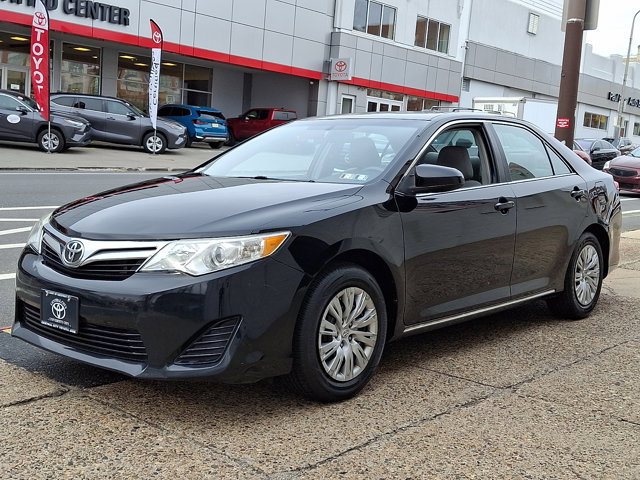 Used 2014 Toyota Camry LE FWD image 3