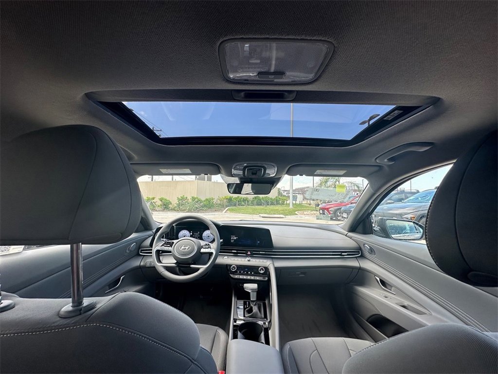Used 2024 Hyundai Elantra SEL w/ Convenience Package image 19