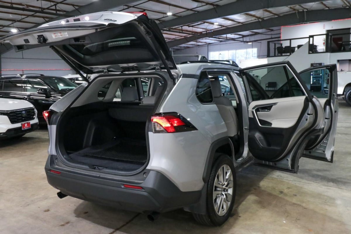 Used 2025 Toyota RAV4 XLE Premium FWD image 29