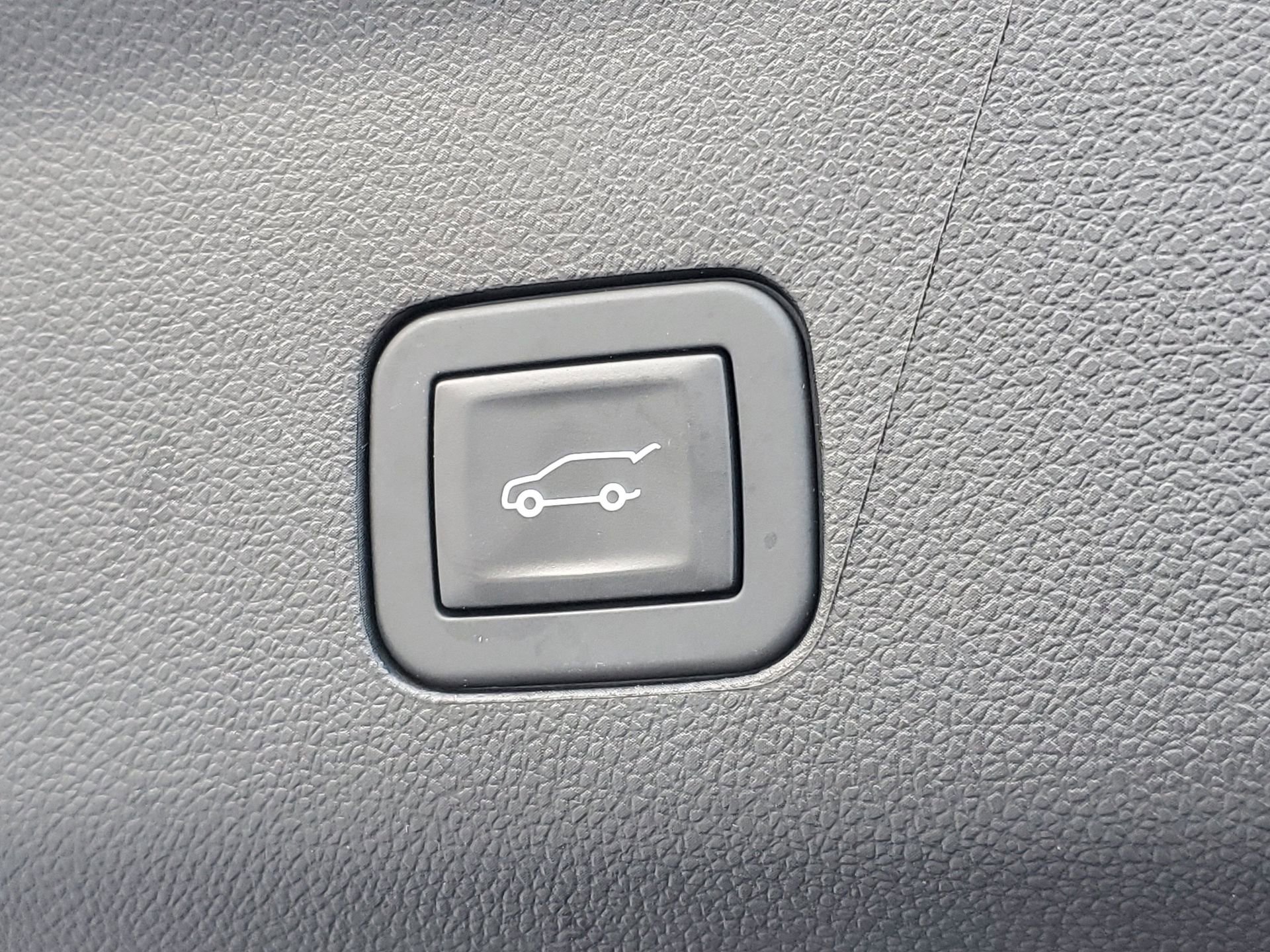 Used 2025 GMC Yukon XL Denali image 9