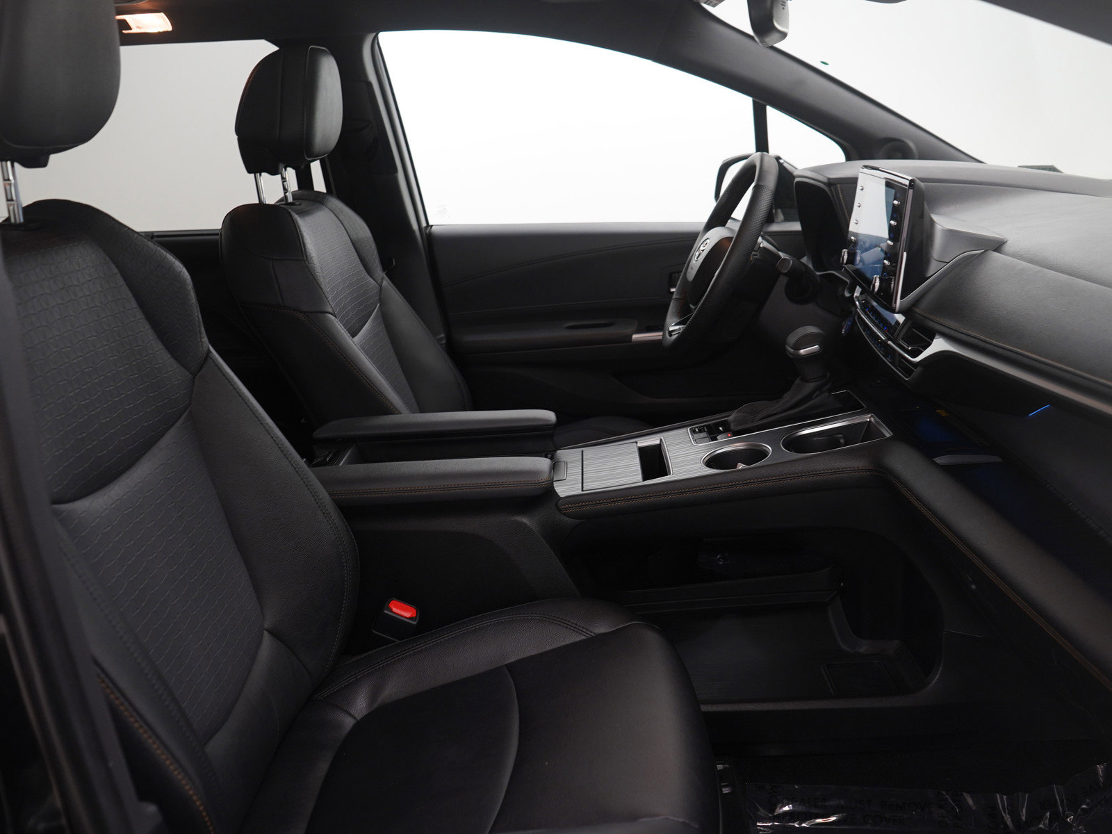 Used 2023 Toyota Sienna XLE Woodland Edition image 11