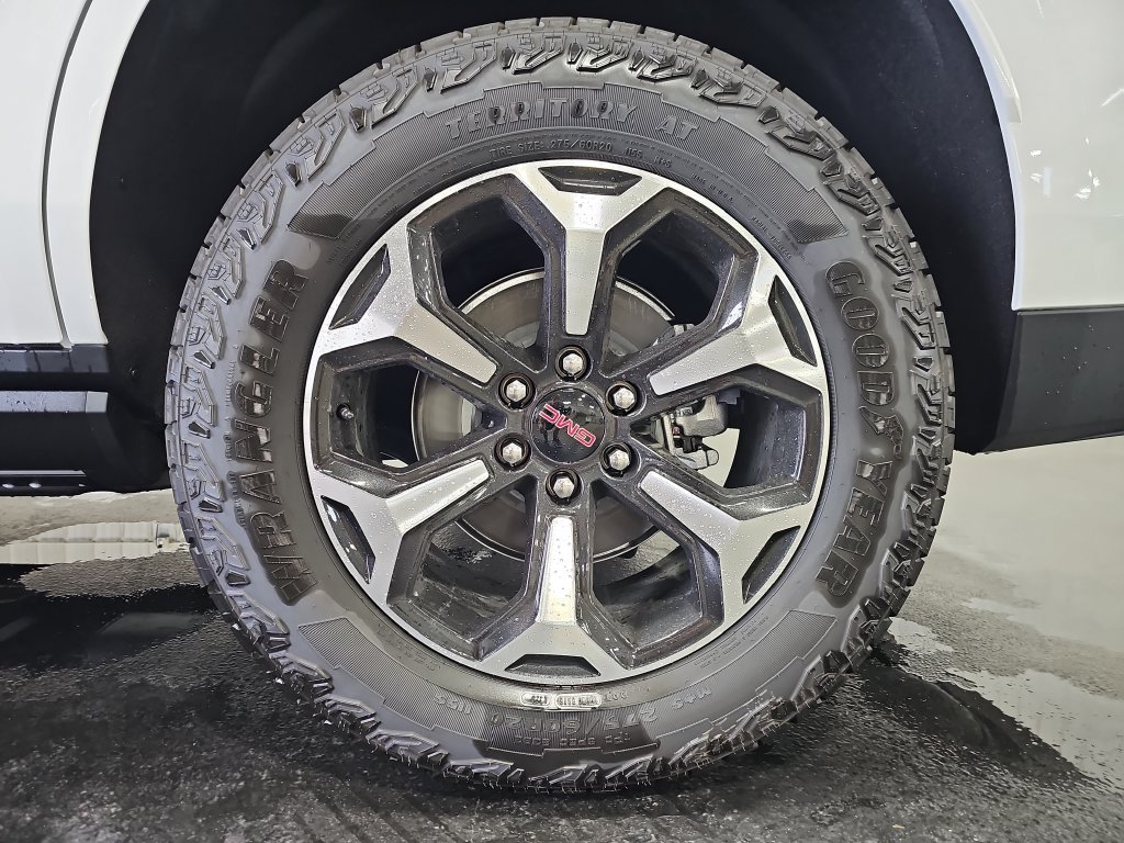 New 2026 GMC Yukon AT4 AWD/4WD image 36