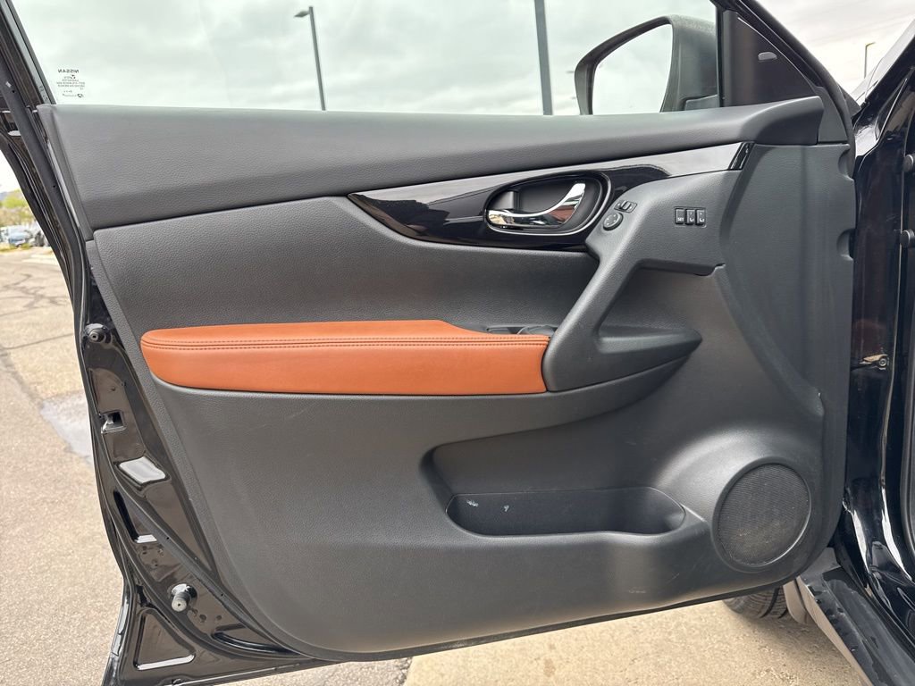 Used 2019 Nissan Rogue SL w/ Premium Package AWD/4WD image 10