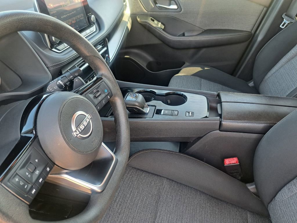 Used 2022 Nissan Rogue SV image 18