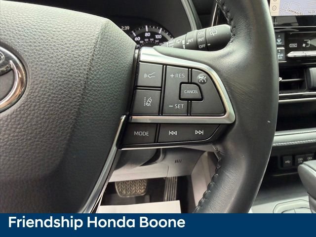 Used 2020 Toyota Highlander XLE AWD/4WD image 22