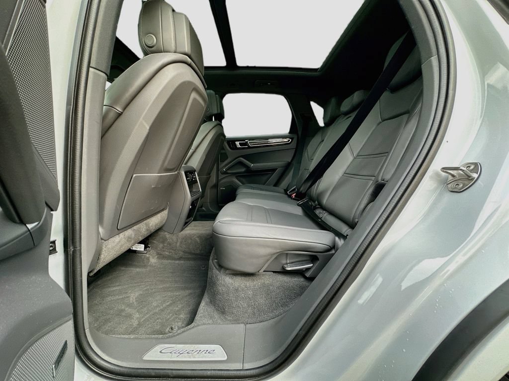 Certified 2020 Porsche Cayenne E-Hybrid AWD/4WD image 24