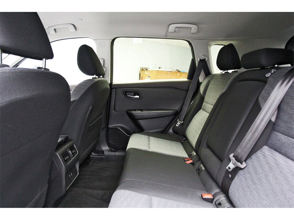 Used 2023 Nissan Rogue SV image 10