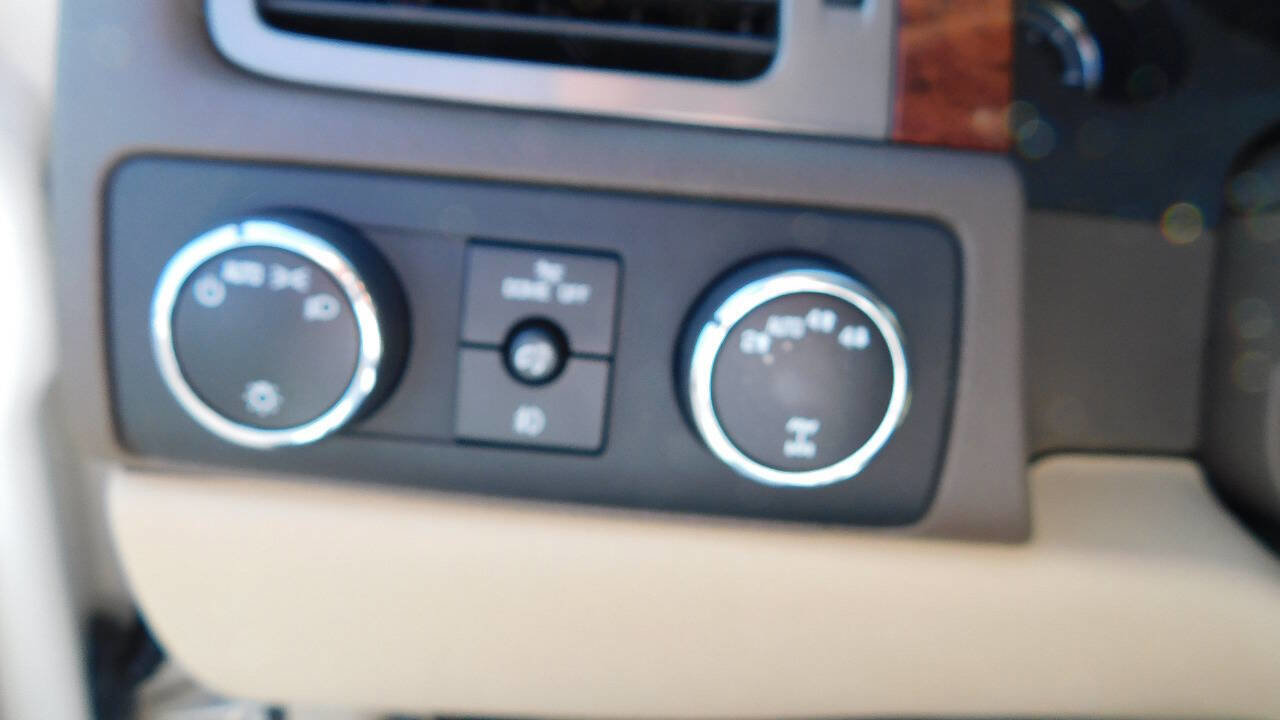 Used 2013 Chevrolet Suburban LTZ image 36