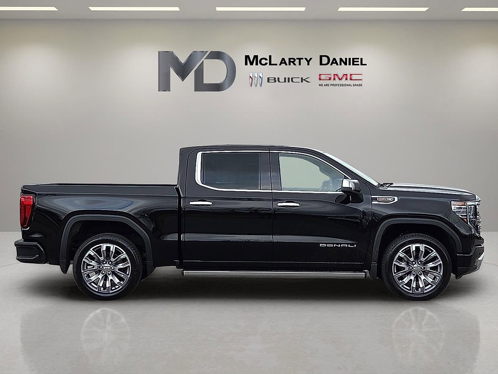 Used 2025 GMC Sierra 1500 Denali w/ Denali Reserve Package image 6