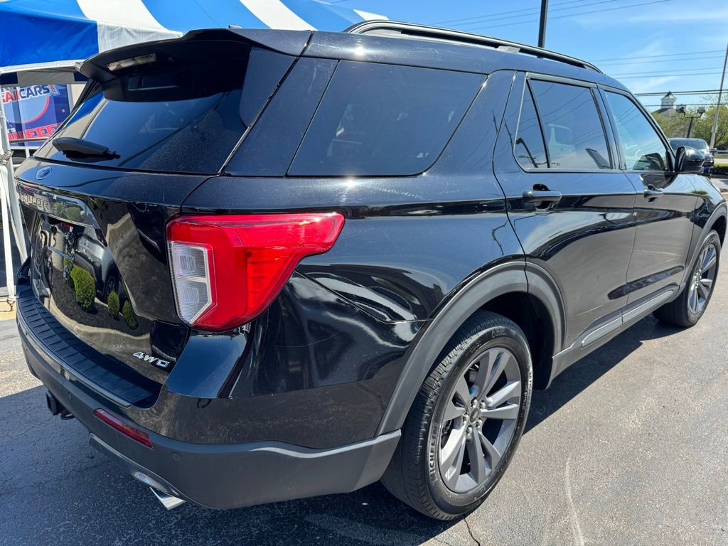 Used 2023 Ford Explorer XLT w/ Equipment Group 202A image 6