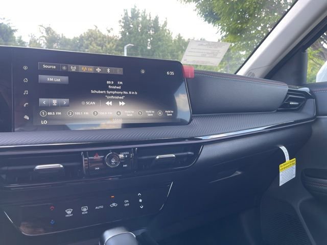 New 2025 Nissan Kicks SR image 18