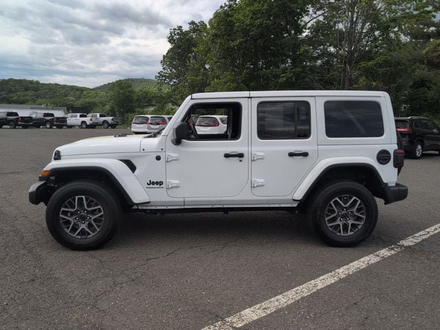 Certified 2025 Jeep Wrangler Unlimited Sahara AWD/4WD image 9