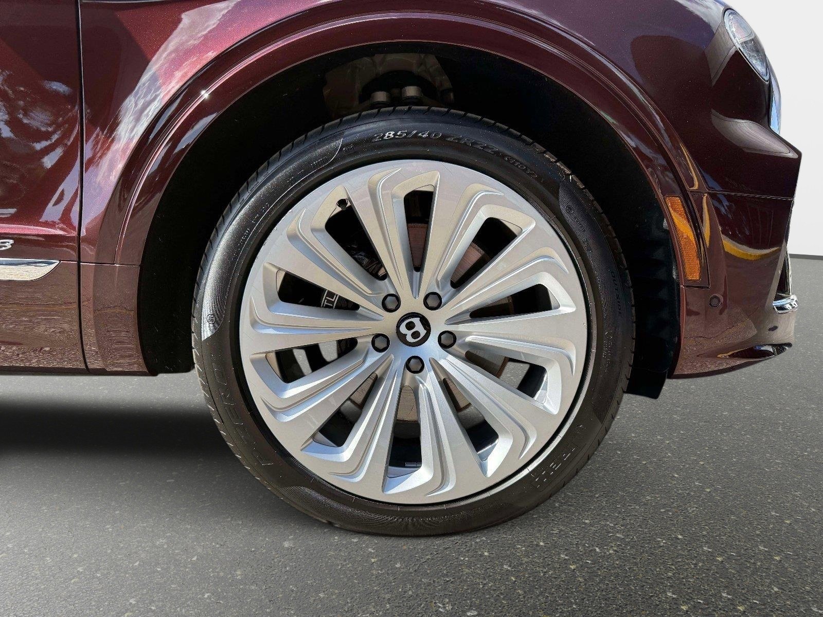 Used 2022 Bentley Bentayga image 22