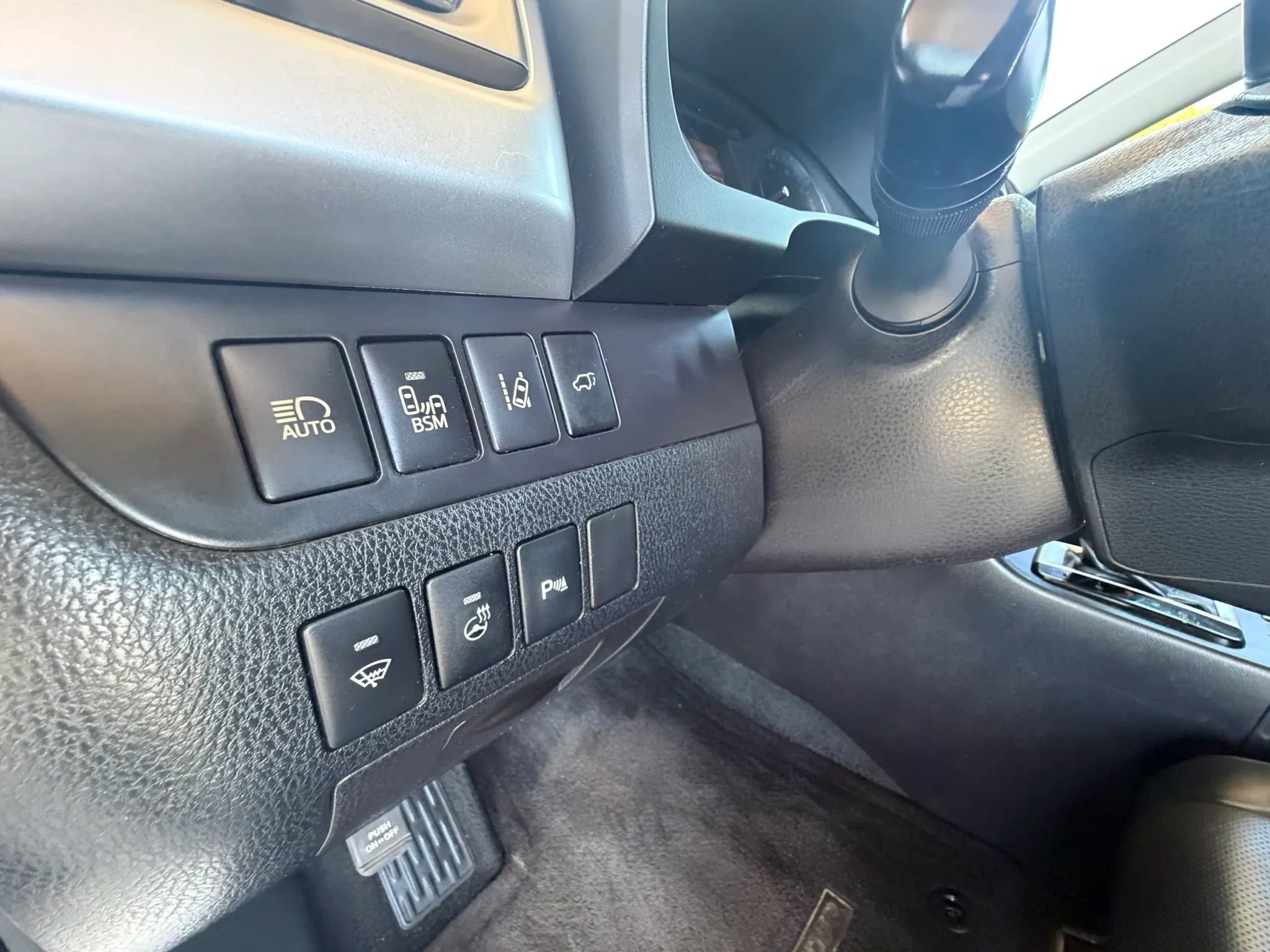 Used 2015 Toyota Highlander Limited Platinum AWD/4WD image 18