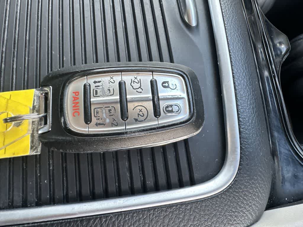 Used 2022 Chrysler Pacifica Limited image 28