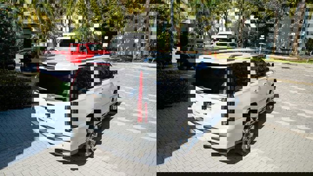 Used 2019 Cadillac Escalade ESV Premium Luxury image 26