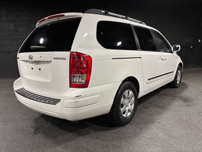 Used 2008 Hyundai Entourage image 5