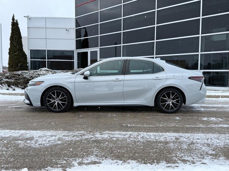 Used 2022 Toyota Camry SE image 6
