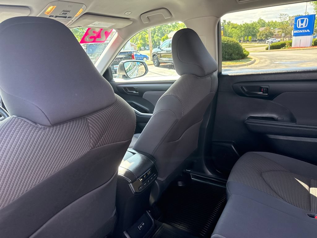 Used 2023 Toyota Highlander L FWD image 20