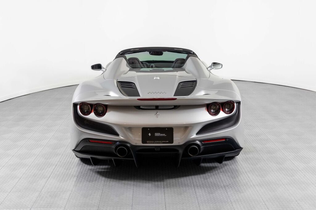 Used 2022 Ferrari F8 Tributo RWD image 6