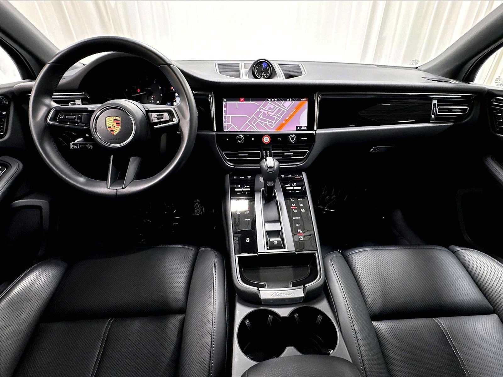 Used 2026 Porsche Macan AWD/4WD image 16