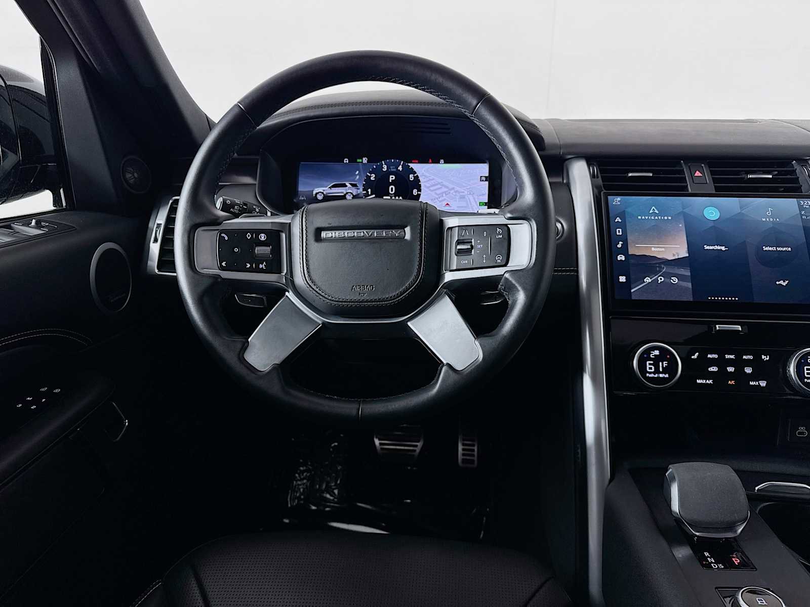 Used 2024 Land Rover Discovery Metropolitan Edition image 20