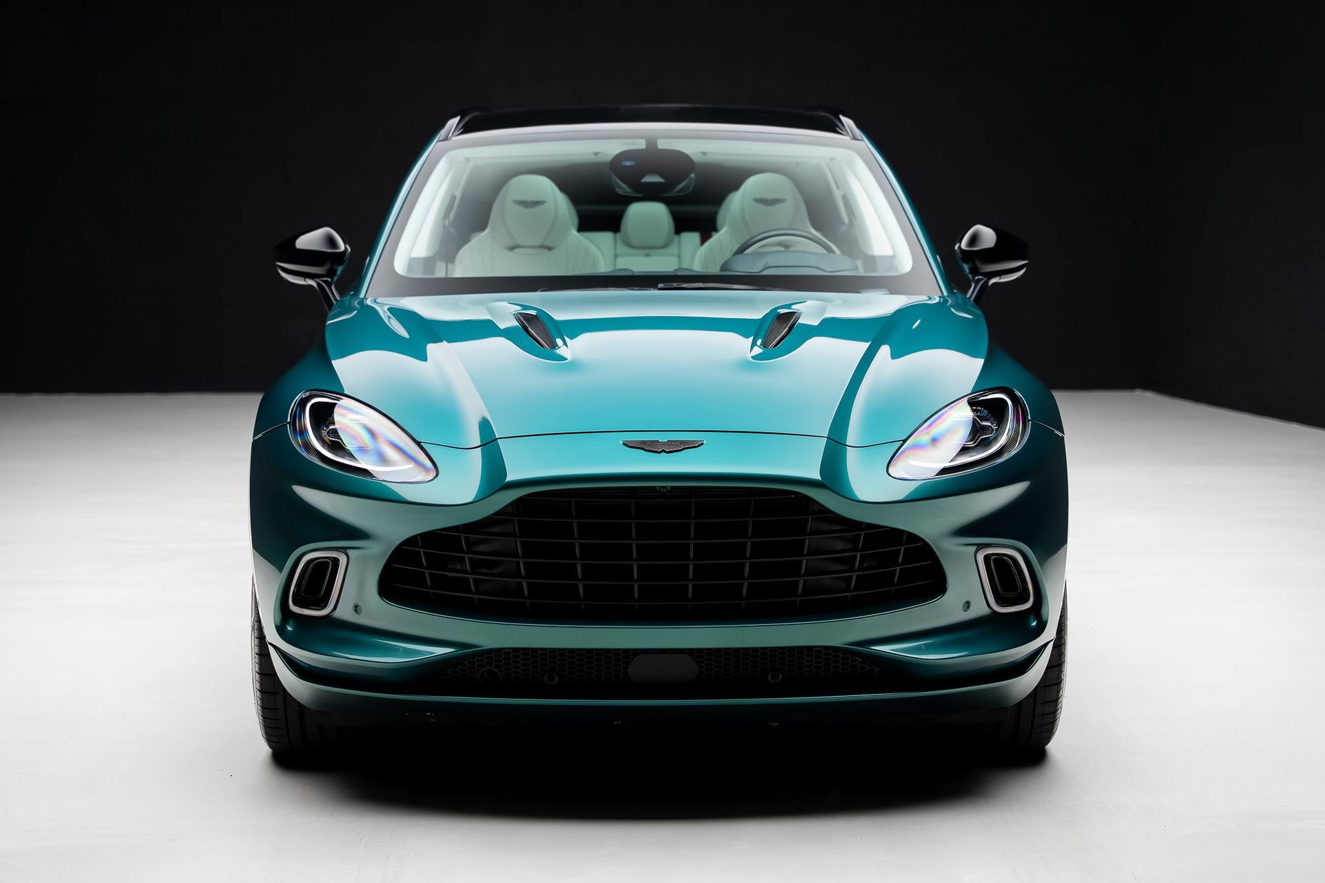 Used 2023 Aston Martin DBX AWD/4WD image 7