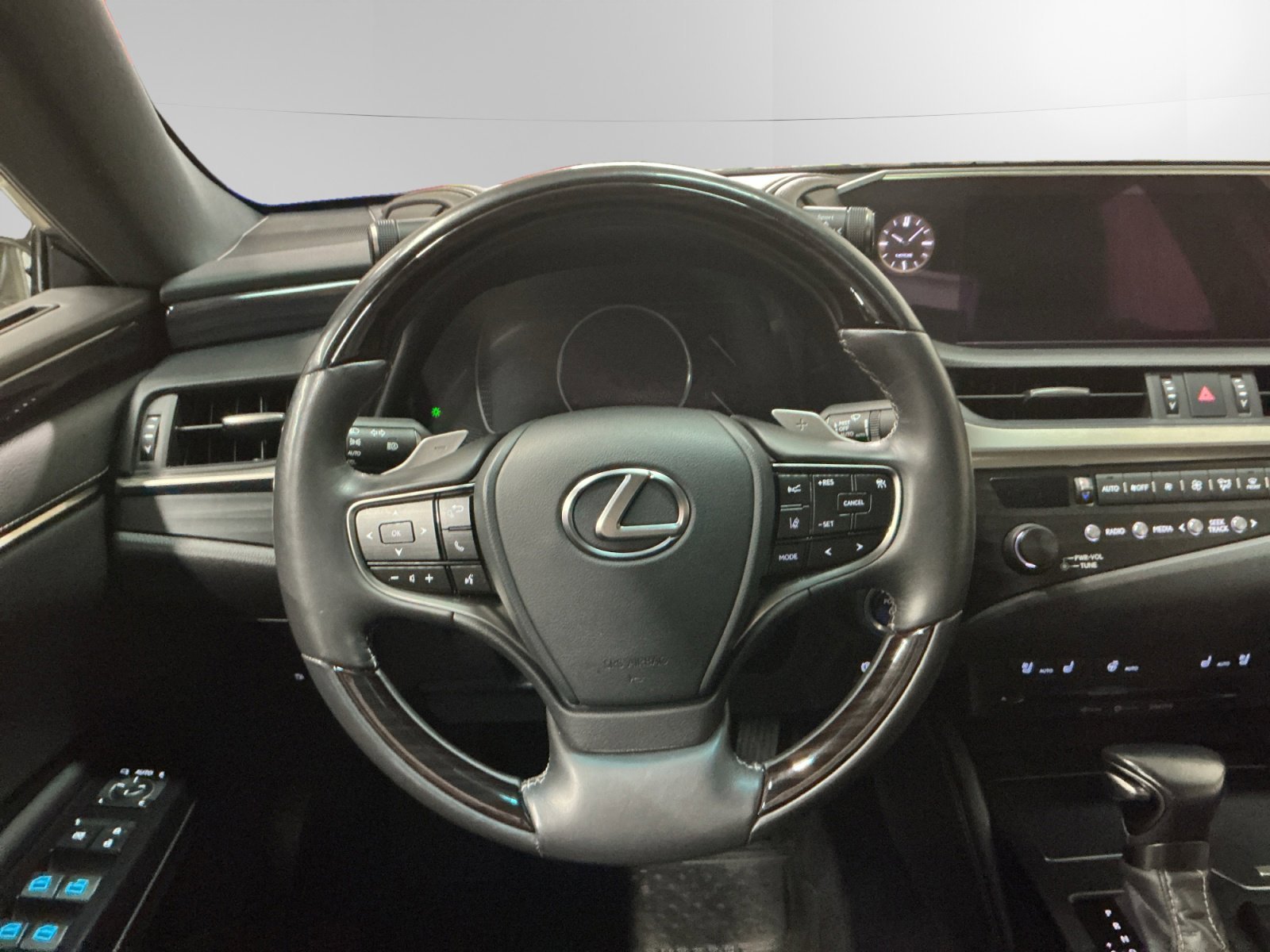 Used 2020 Lexus ES 300h w/ Premium Package FWD image 12